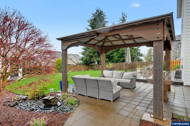 555 Yapa Dr, Silverton, OR 97381