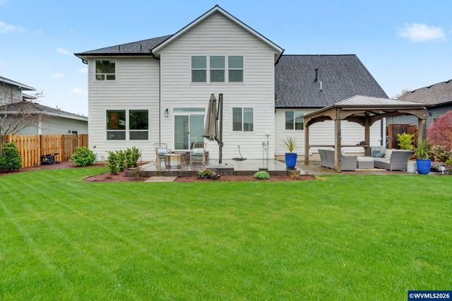 555 Yapa Dr, Silverton, OR 97381