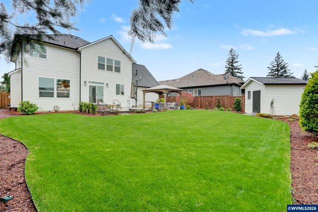 555 Yapa Dr, Silverton, OR 97381