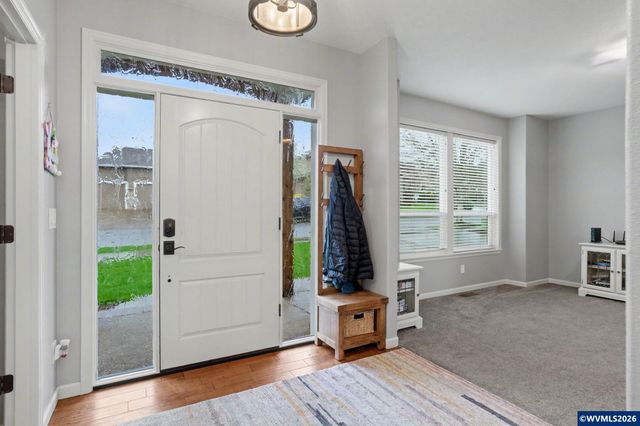 555 Yapa Dr, Silverton, OR 97381