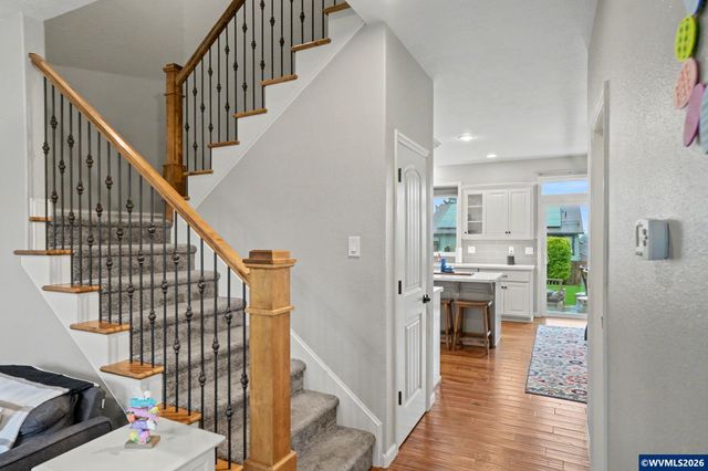 555 Yapa Dr, Silverton, OR 97381