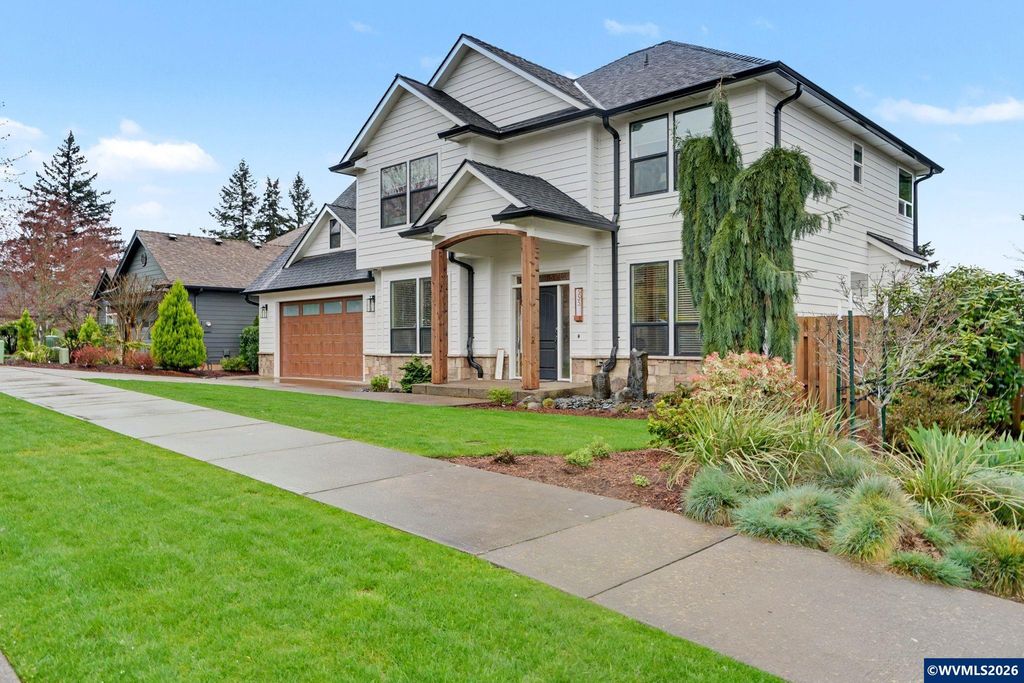 555 Yapa Dr, Silverton, OR 97381