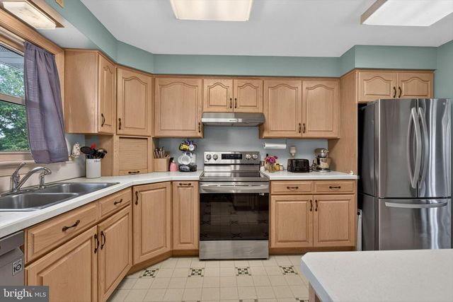 5 MONTICELLO AVE, Spring Grove, PA 17362