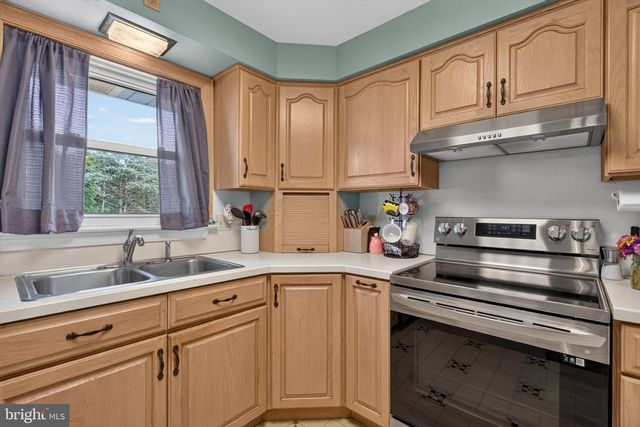 5 MONTICELLO AVE, Spring Grove, PA 17362