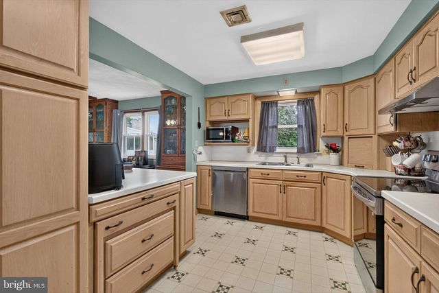 5 MONTICELLO AVE, Spring Grove, PA 17362