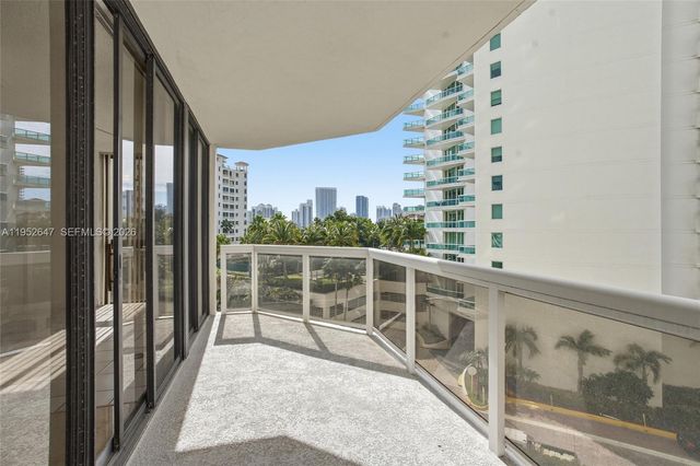 20185 E Country Club Drive 502, Aventura, FL 33180