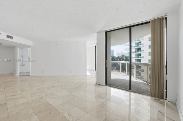20185 E Country Club Drive 502, Aventura, FL 33180