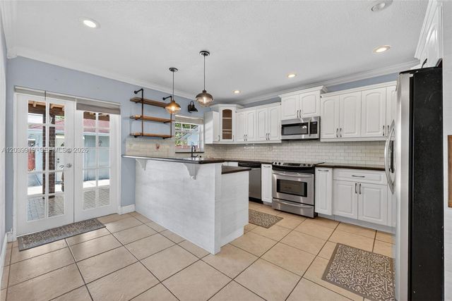 920 NW 35th Ave, Miami, FL 33125