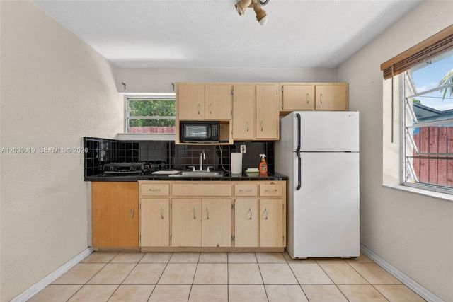 920 NW 35th Ave, Miami, FL 33125