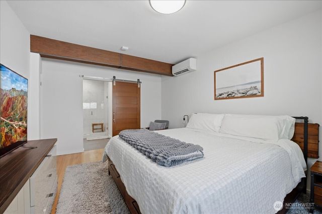 2568 13th Avenue W, Seattle, WA 98119