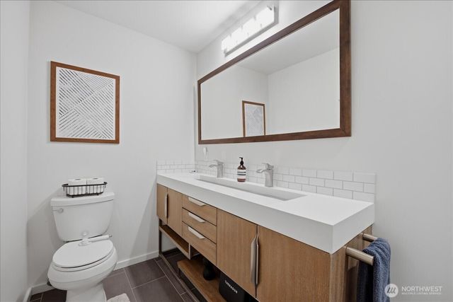 2568 13th Avenue W, Seattle, WA 98119