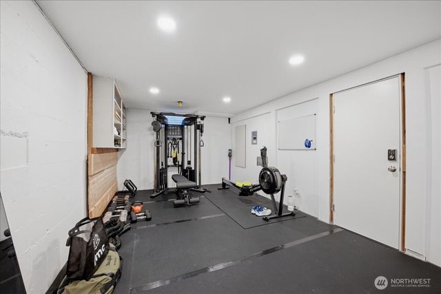 2568 13th Avenue W, Seattle, WA 98119