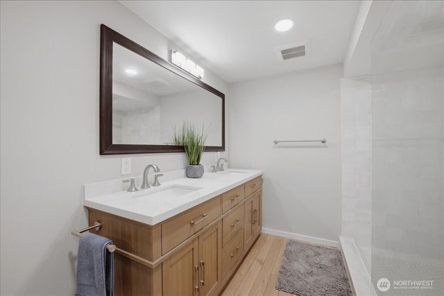 2568 13th Avenue W, Seattle, WA 98119