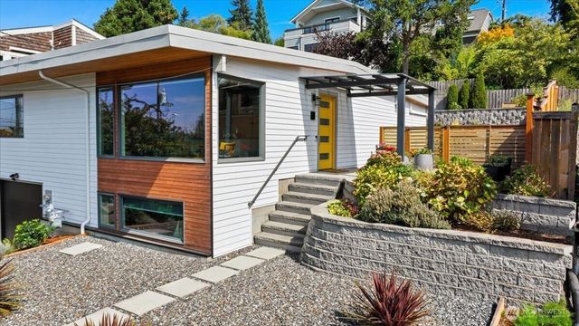 2568 13th Avenue W, Seattle, WA 98119