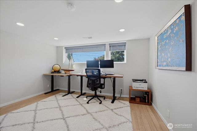 2568 13th Avenue W, Seattle, WA 98119