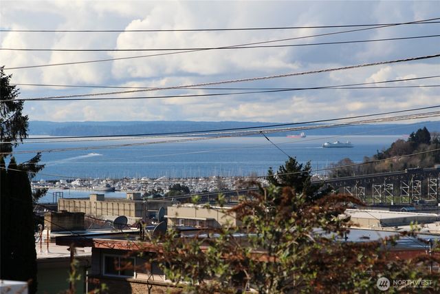 2568 13th Avenue W, Seattle, WA 98119