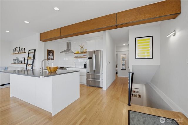 2568 13th Avenue W, Seattle, WA 98119