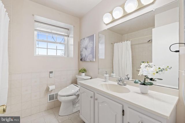 16 AULT CT, Wilmington, DE 19808