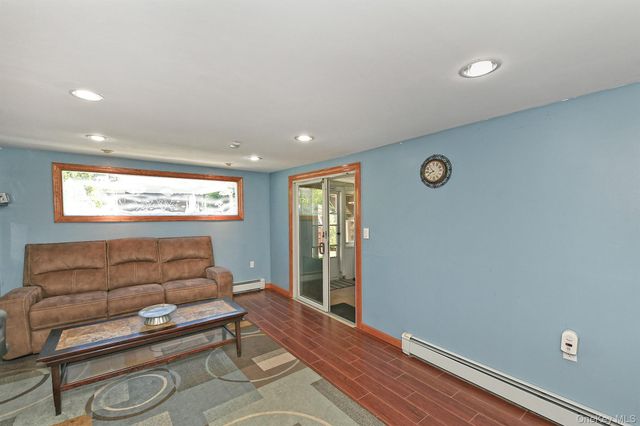 183 6th Avenue, Holtsville, NY 11742
