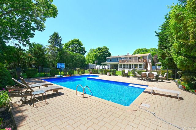 183 6th Avenue, Holtsville, NY 11742
