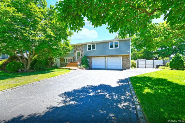 183 6th Avenue, Holtsville, NY 11742