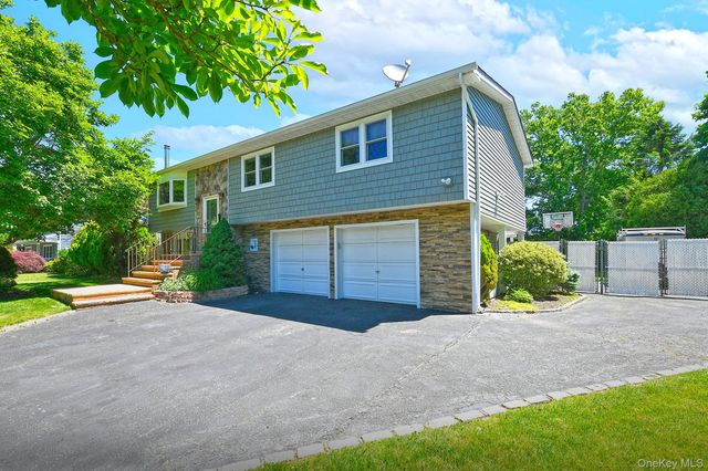 183 6th Avenue, Holtsville, NY 11742