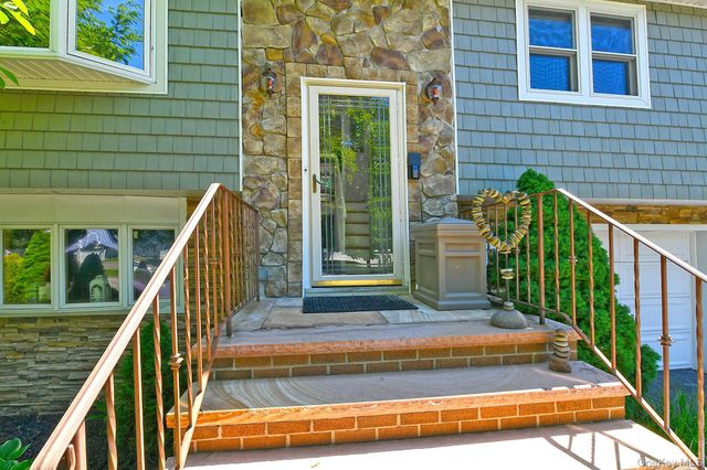 183 6th Avenue, Holtsville, NY 11742