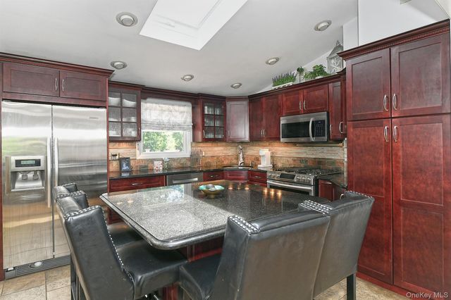 183 6th Avenue, Holtsville, NY 11742