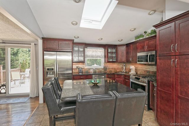 183 6th Avenue, Holtsville, NY 11742