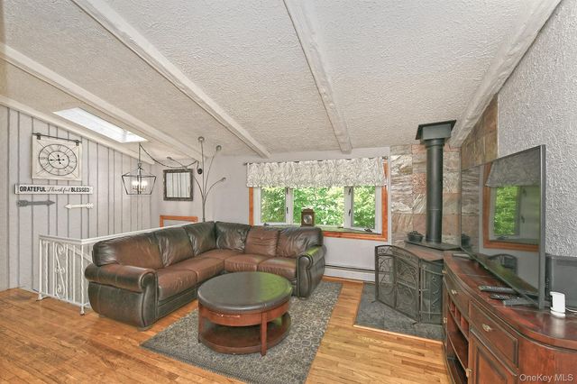 183 6th Avenue, Holtsville, NY 11742
