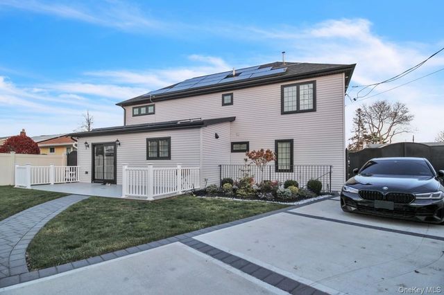 858 Prescott Street, Valley Stream, NY 11580