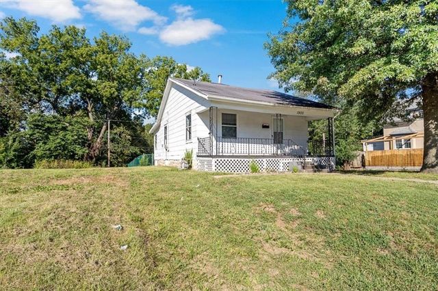 1900 Ewing Avenue, Kansas City, MO 64126