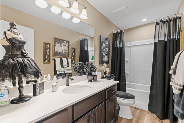 216 Prairie Way, Bayport, MN 55003