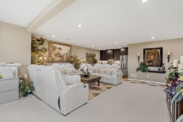 216 Prairie Way, Bayport, MN 55003