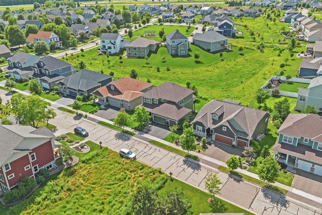 216 Prairie Way, Bayport, MN 55003