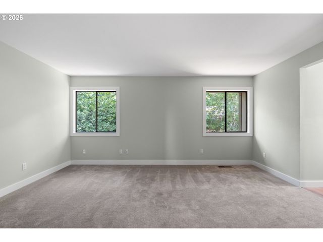 9836 Sw QUAIL POST Rd, Portland, OR 97219