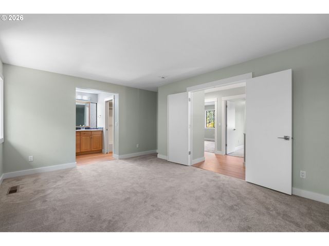 9836 Sw QUAIL POST Rd, Portland, OR 97219