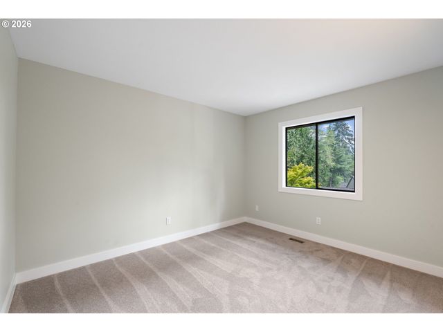 9836 Sw QUAIL POST Rd, Portland, OR 97219