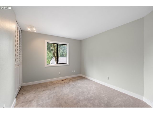9836 Sw QUAIL POST Rd, Portland, OR 97219