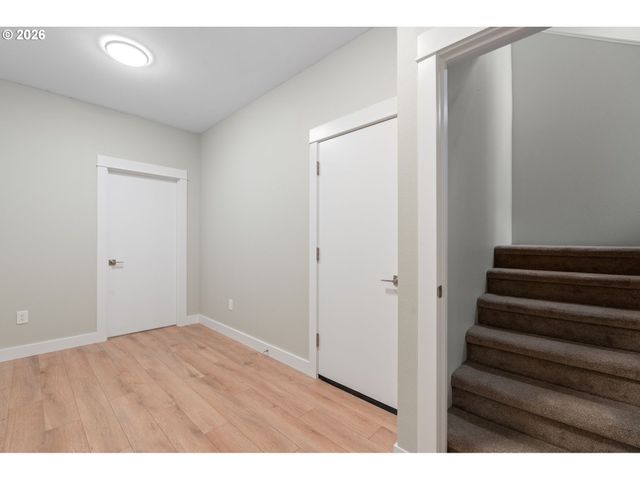 9836 Sw QUAIL POST Rd, Portland, OR 97219