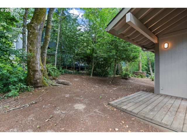9836 Sw QUAIL POST Rd, Portland, OR 97219