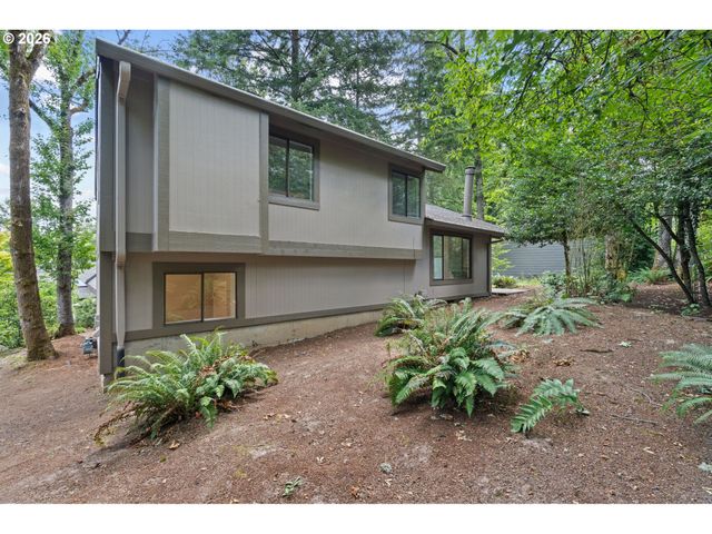 9836 Sw QUAIL POST Rd, Portland, OR 97219