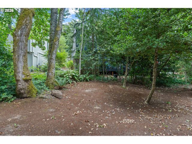 9836 Sw QUAIL POST Rd, Portland, OR 97219