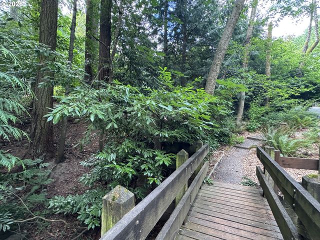 9836 Sw QUAIL POST Rd, Portland, OR 97219