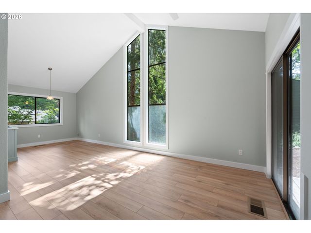 9836 Sw QUAIL POST Rd, Portland, OR 97219
