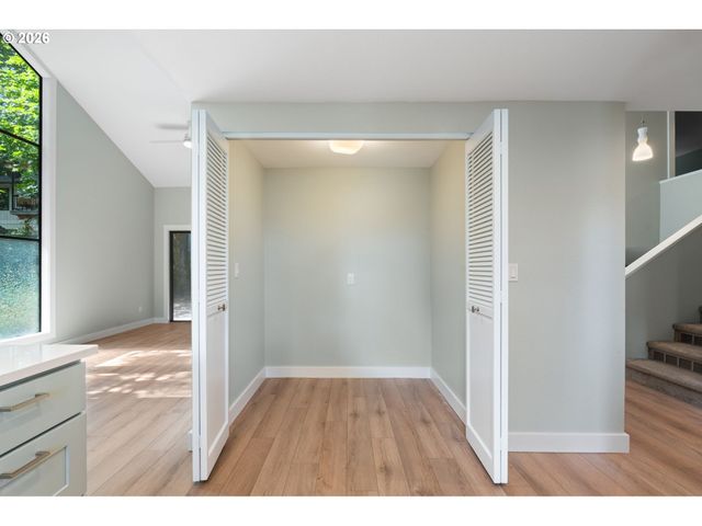 9836 Sw QUAIL POST Rd, Portland, OR 97219