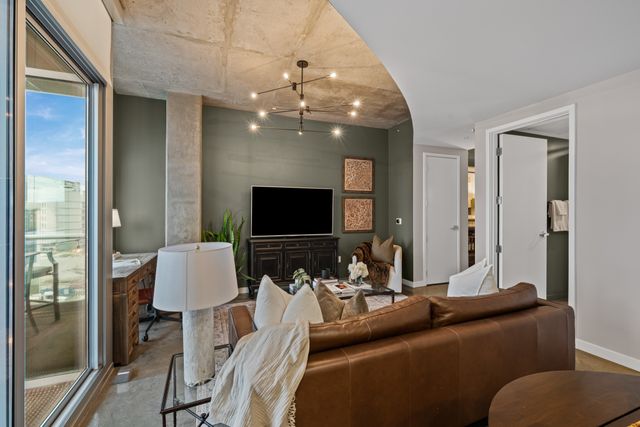600 12th Ave S Apt 712, Nashville, TN 37203