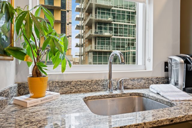 600 12th Ave S Apt 712, Nashville, TN 37203