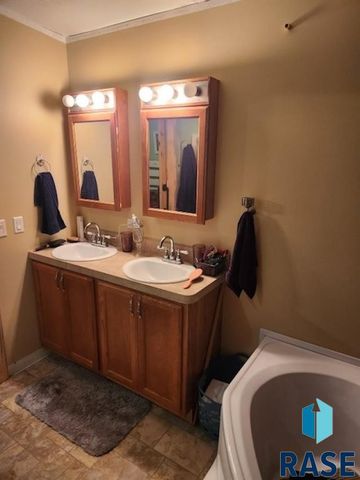 505 E 1st Ave Avenue 16, Rock Rapids, IA 51246