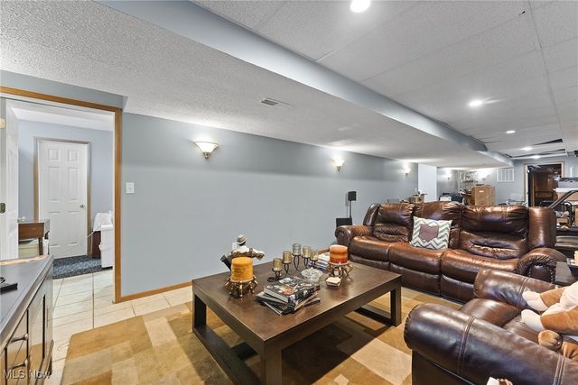 1103 Oakwood Drive, Kent, OH 44240